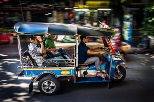 Phương tiện di chuyển bằng xe Tuktuk- Du lịch Thái Lan 