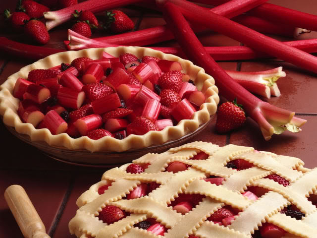 strawberry-rhubarb-pie_1024x768_36206.jpg