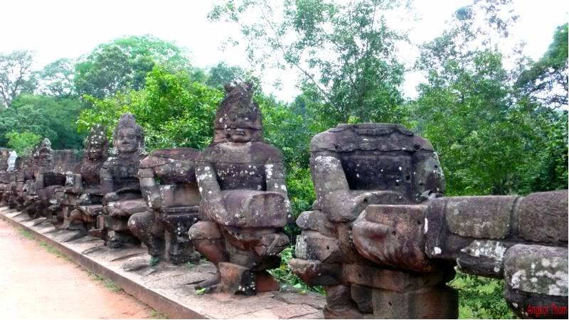 AngkorThomchatdau800x600.jpg