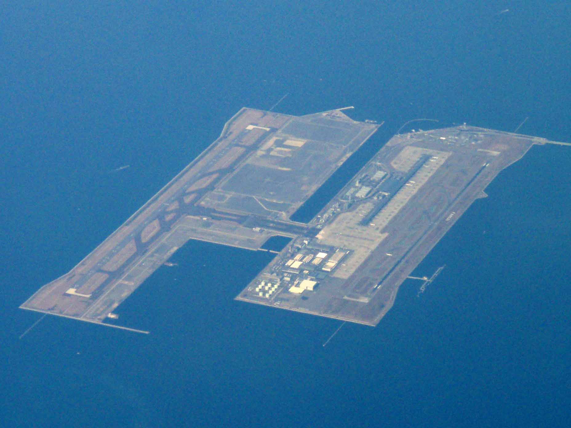 Aerial-Photograph-Kansai-International-Airport-JAPAN-2007.jpg