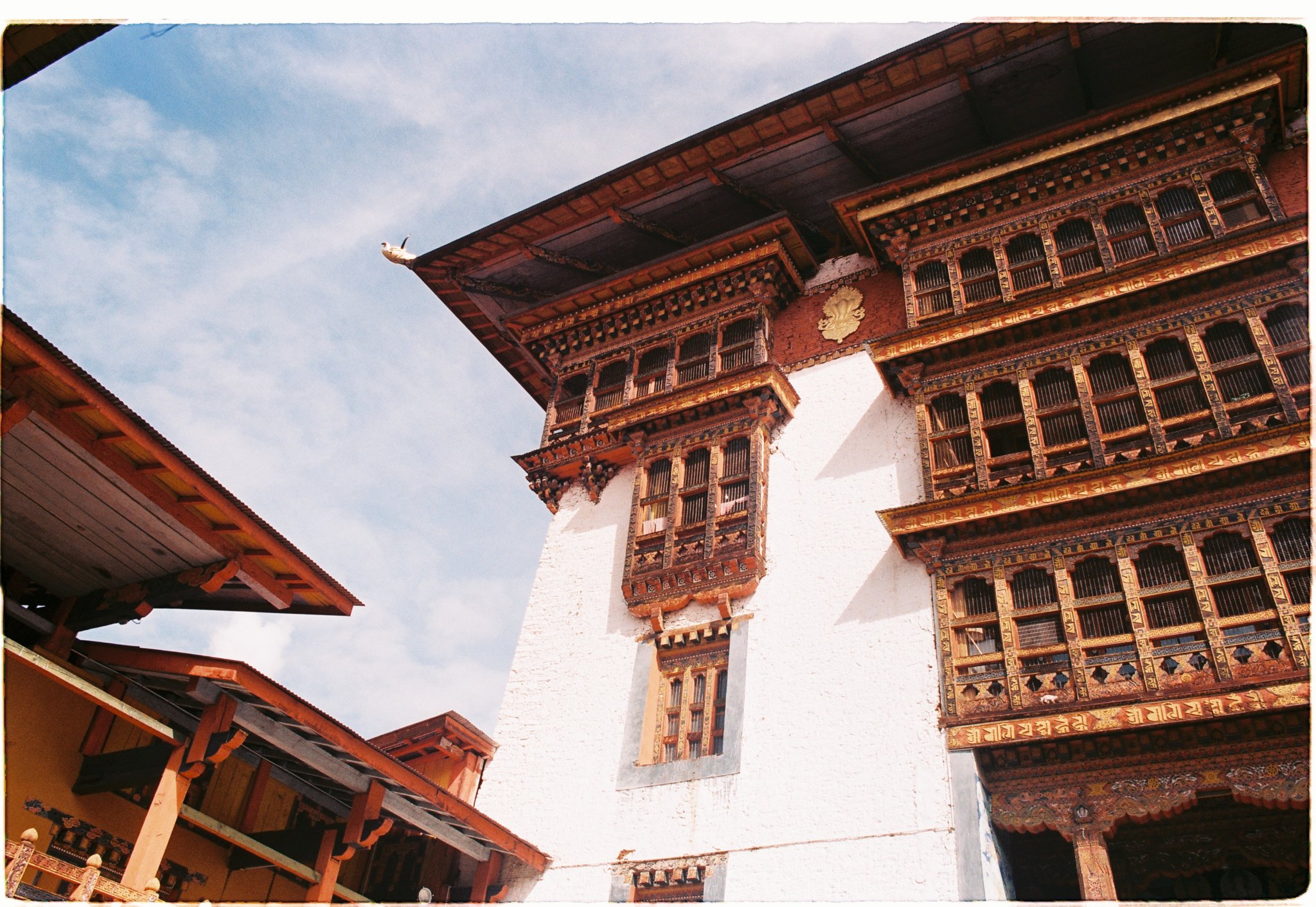 Kết quả hình ảnh cho Các tòa nhà theo lối kiến trúc Dzong Bhutan