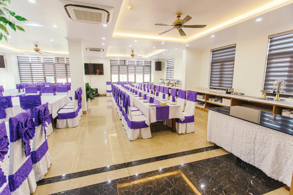 164471529 white crown hotel restauran.jpg