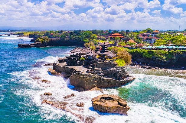 1_Tanah-Lot-Temple-in-the-Ocean-Bali-Indonesia.jpg