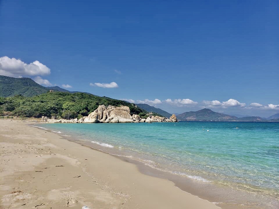 Bãi Kinh đối diện Đảo Bình Hưng