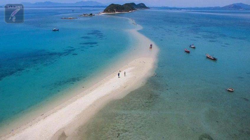 bai-bien-hon-kho-giua-lan-nuoc-trong-xanh-min.jpg