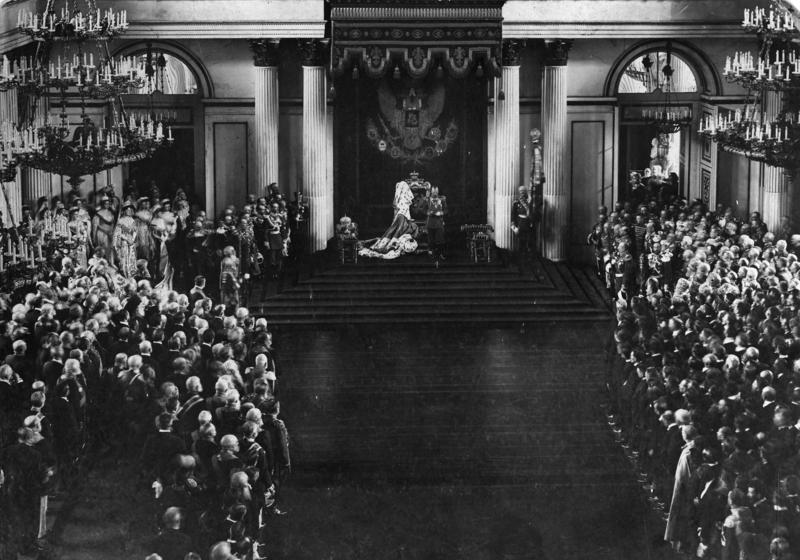 Bundesarchiv_Bild_183-H28740,_St._Petersburg,_Eröffnung_der_Parlamente.jpg