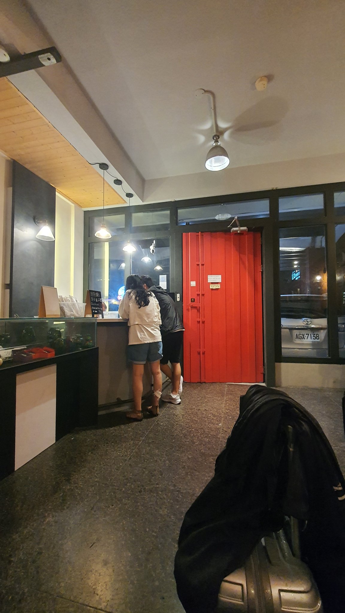 Check in khách sạn.jpg