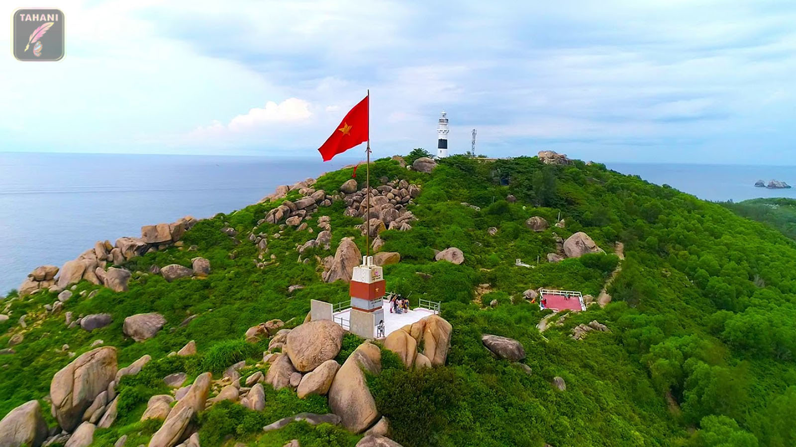 cot-co-thanh-nien-min.jpg