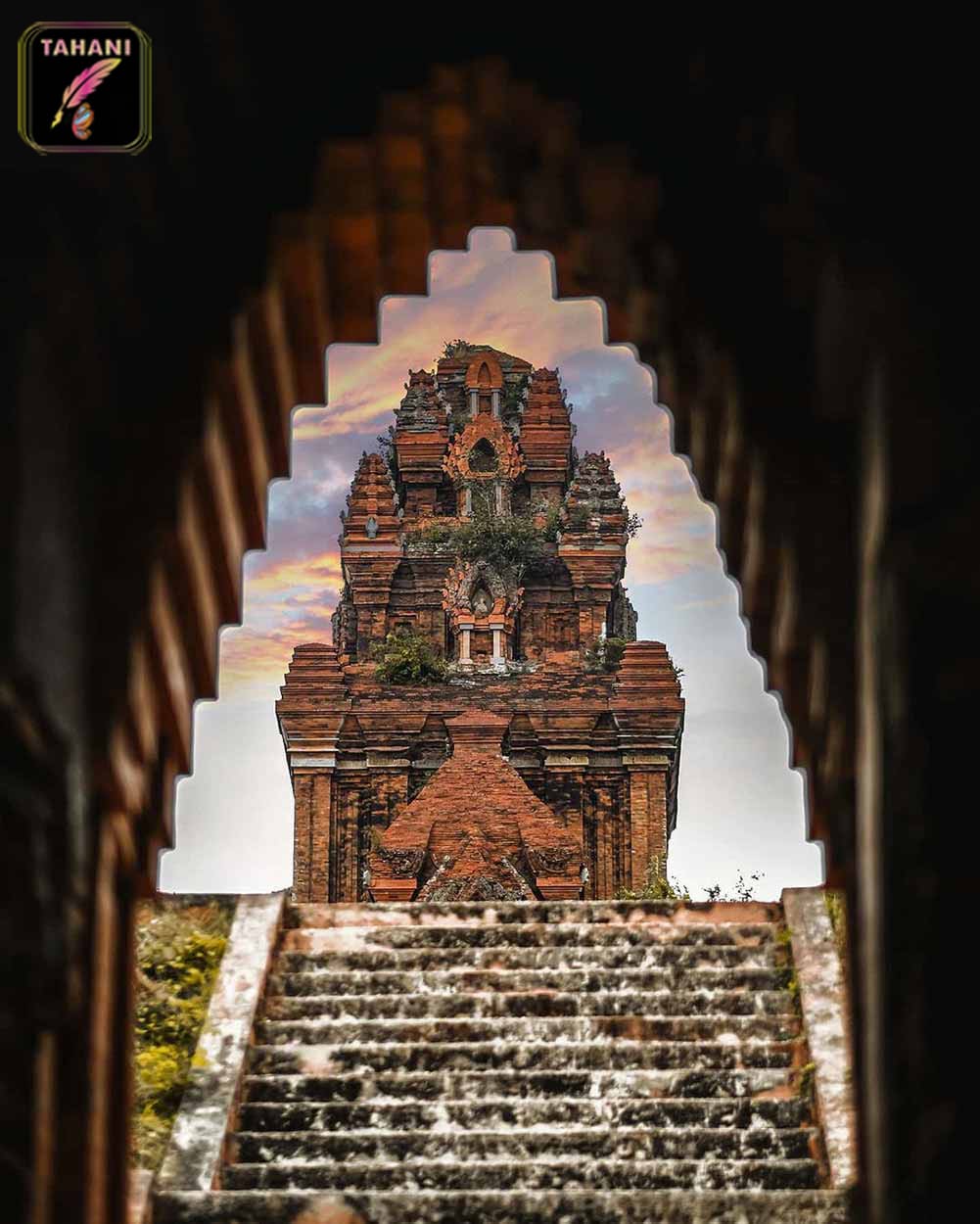 Kien_truc_Thap_Banh_it-min.jpg