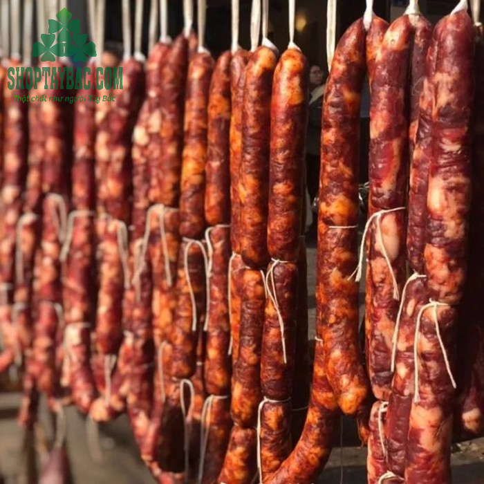 Lạp xưởng gác bếp Tây Bắc được chế biến thủ công.jfif.jpg