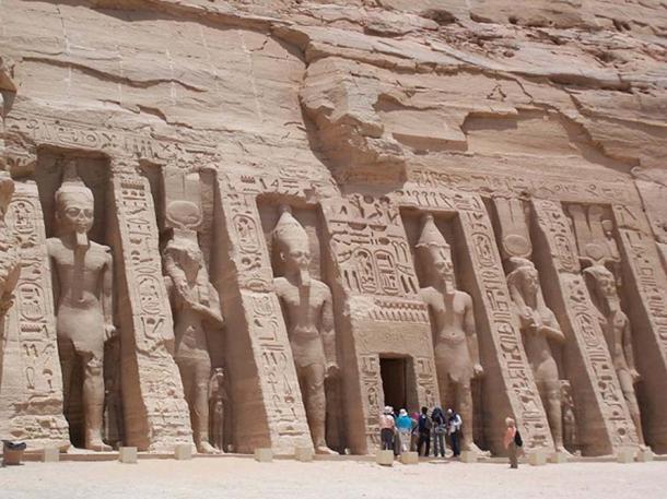 Nefertaris-temple.jpg