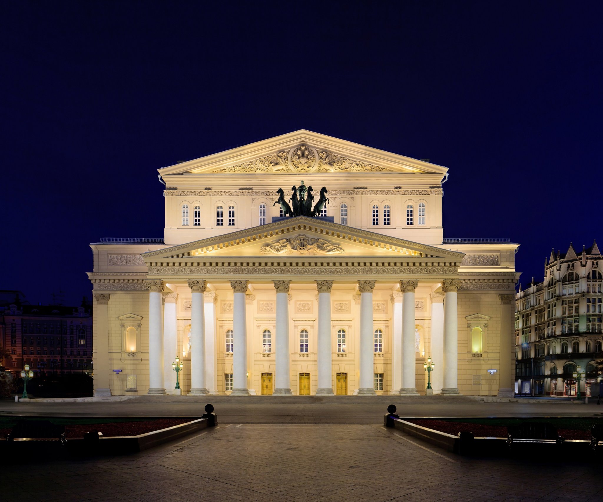 Nga 2-1 Moscow-Bolshoi-Theare-1 - Copy.jpg
