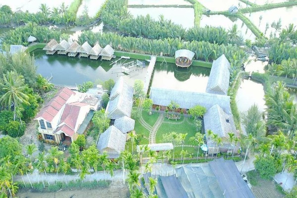 nha-hang-rung-dua-bay-mau.jpg