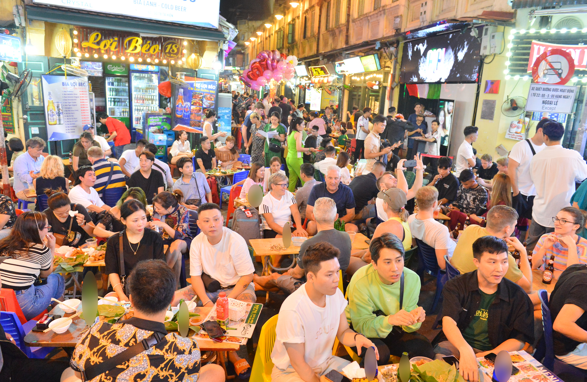 pho-tay-ta-hien-pho-di-bo-ha-noi-am-thuc-duong-pho-2.jpg