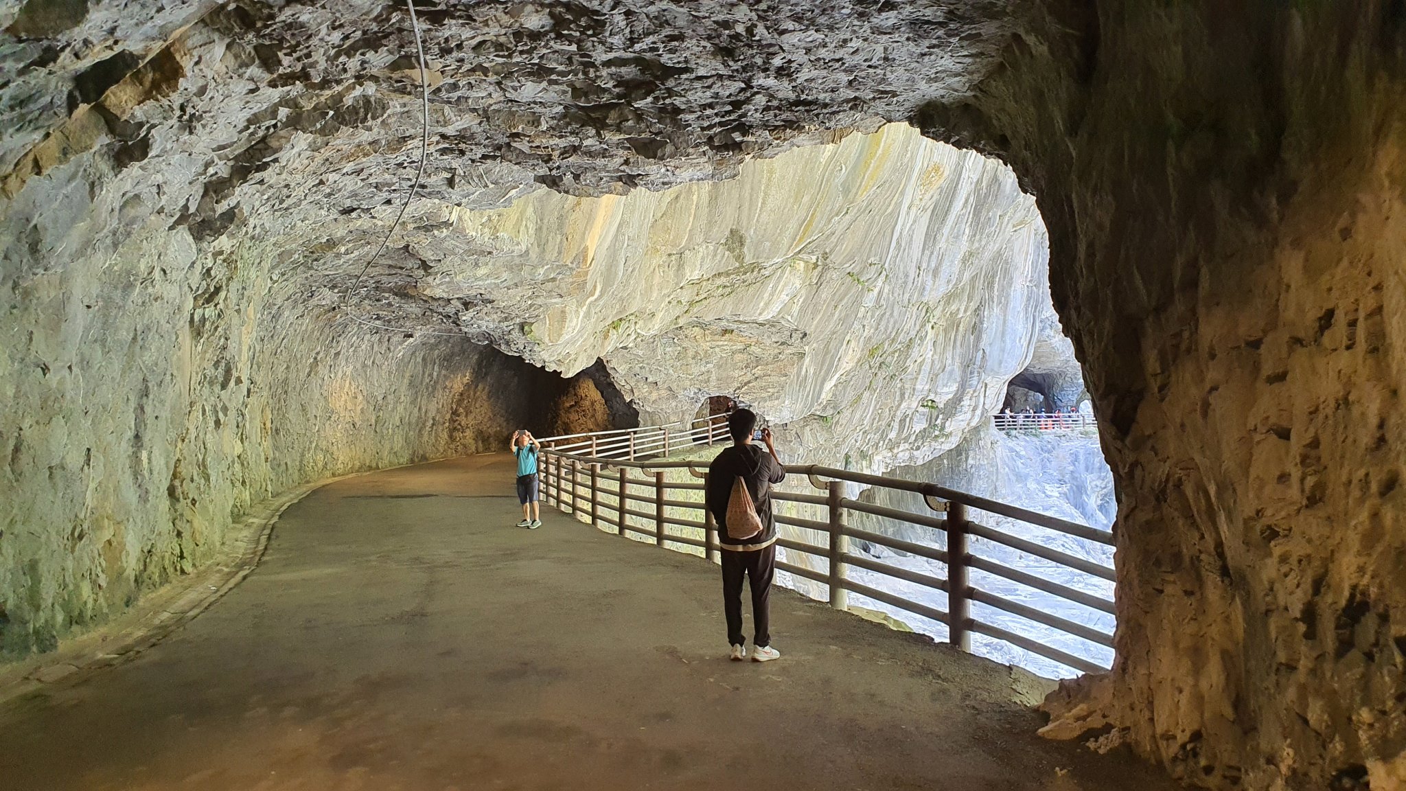tunnel of 9 turnss.jpg
