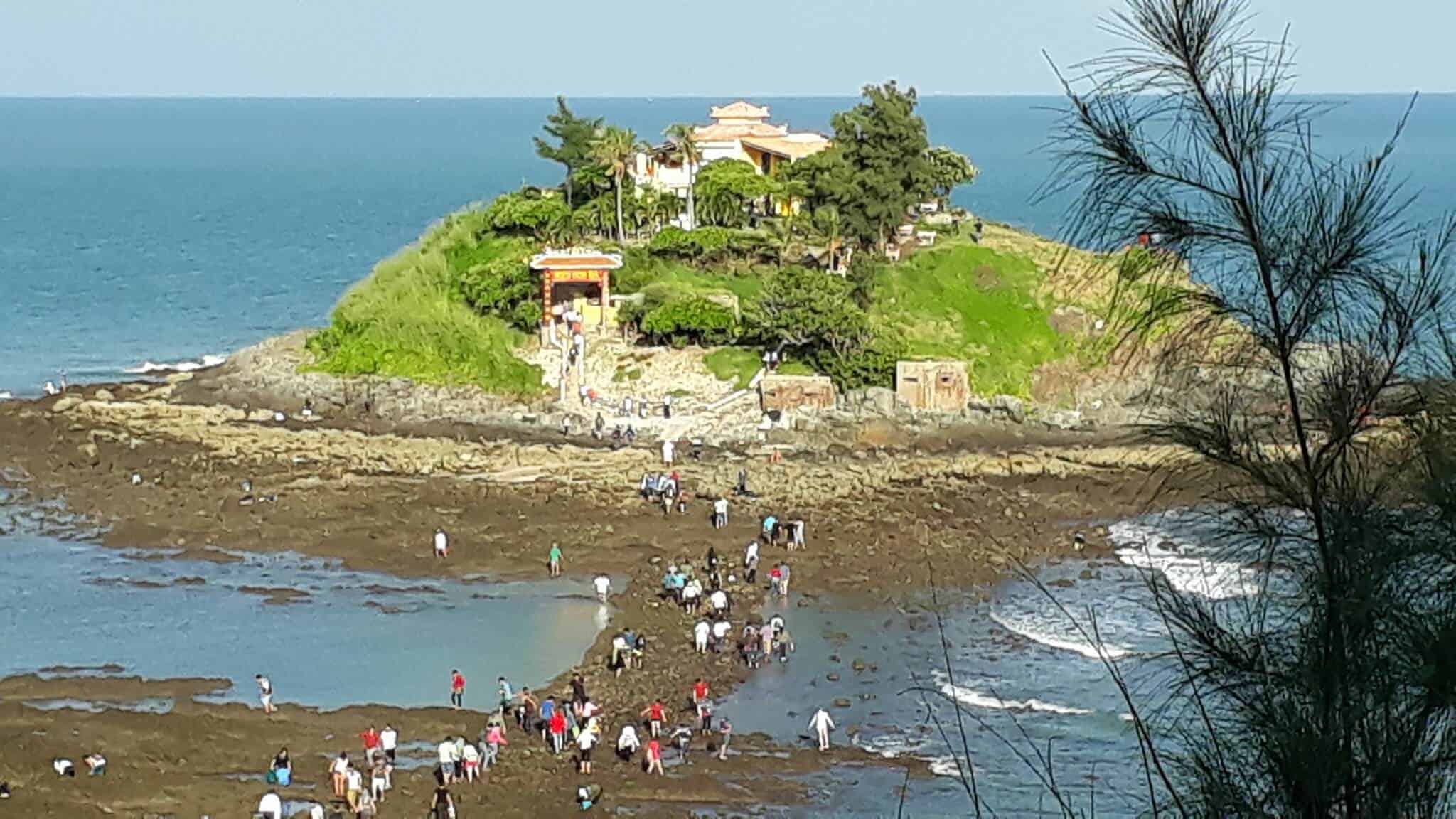 vung-tau-co-gi-choi-du-lich-kham-pha-nhung-dia-diem-hot-tai-thanh-pho-bien-vung-tau-hon-ba.jpg