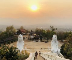 Hoàng hôn chùa Phra That Mae Yen.jpeg