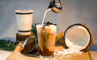 Cach-Lam-Cafe-Cot-Dua-Thom-Ngon.jpg