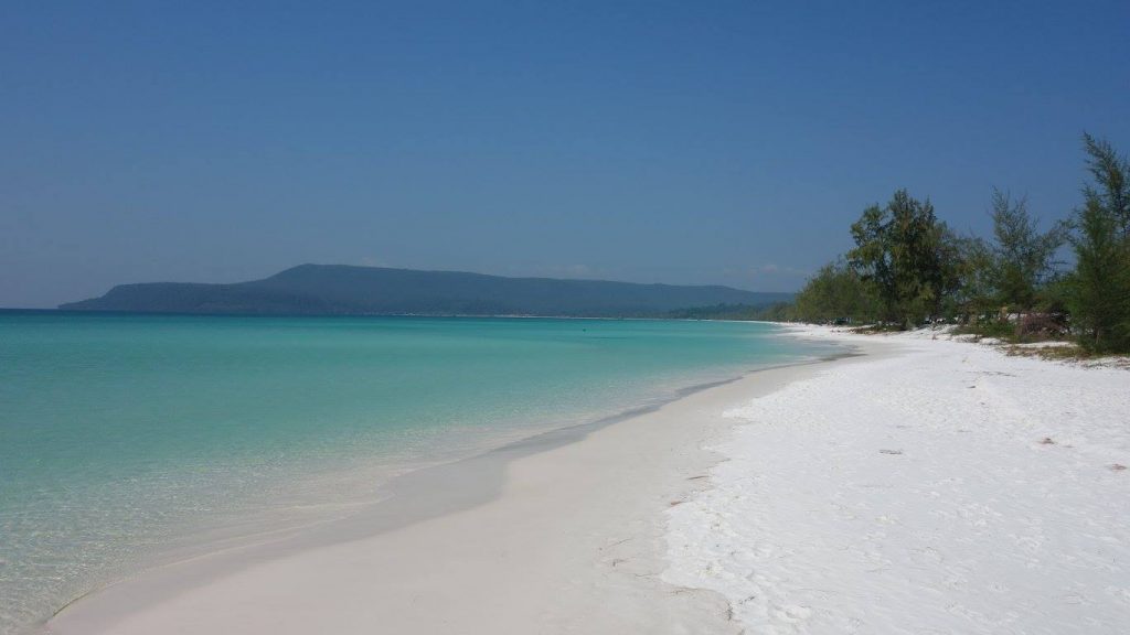 bãi biển lonely beach koh rong, nơi mình bắt đầu chuyến du lịch tình nguyện nước ngoài