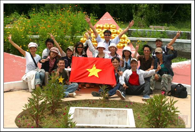 2006_09_TNB484copy.jpg