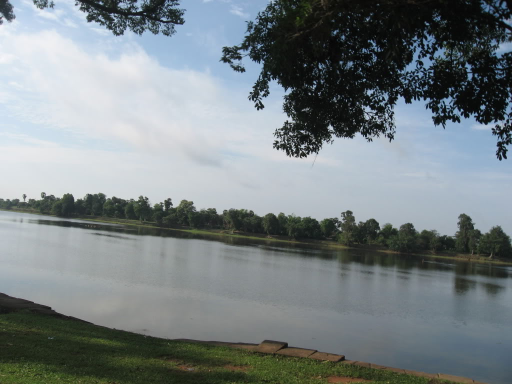 TrenduongvaoAngkor.jpg