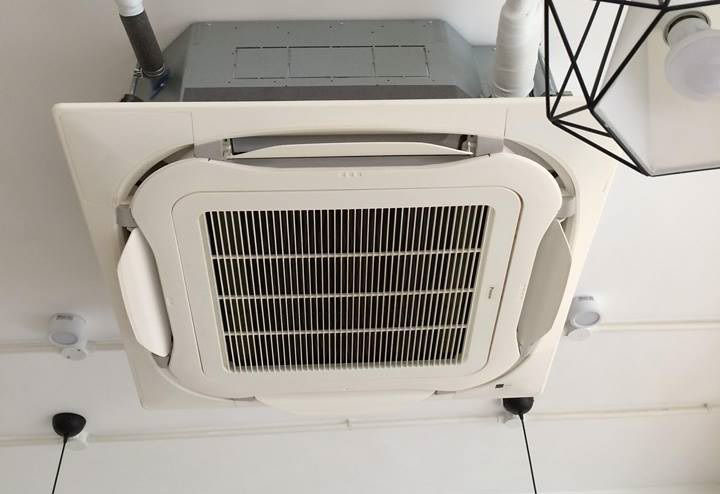 may_lanh_am_tran_daikin_moi_nhat.jpg