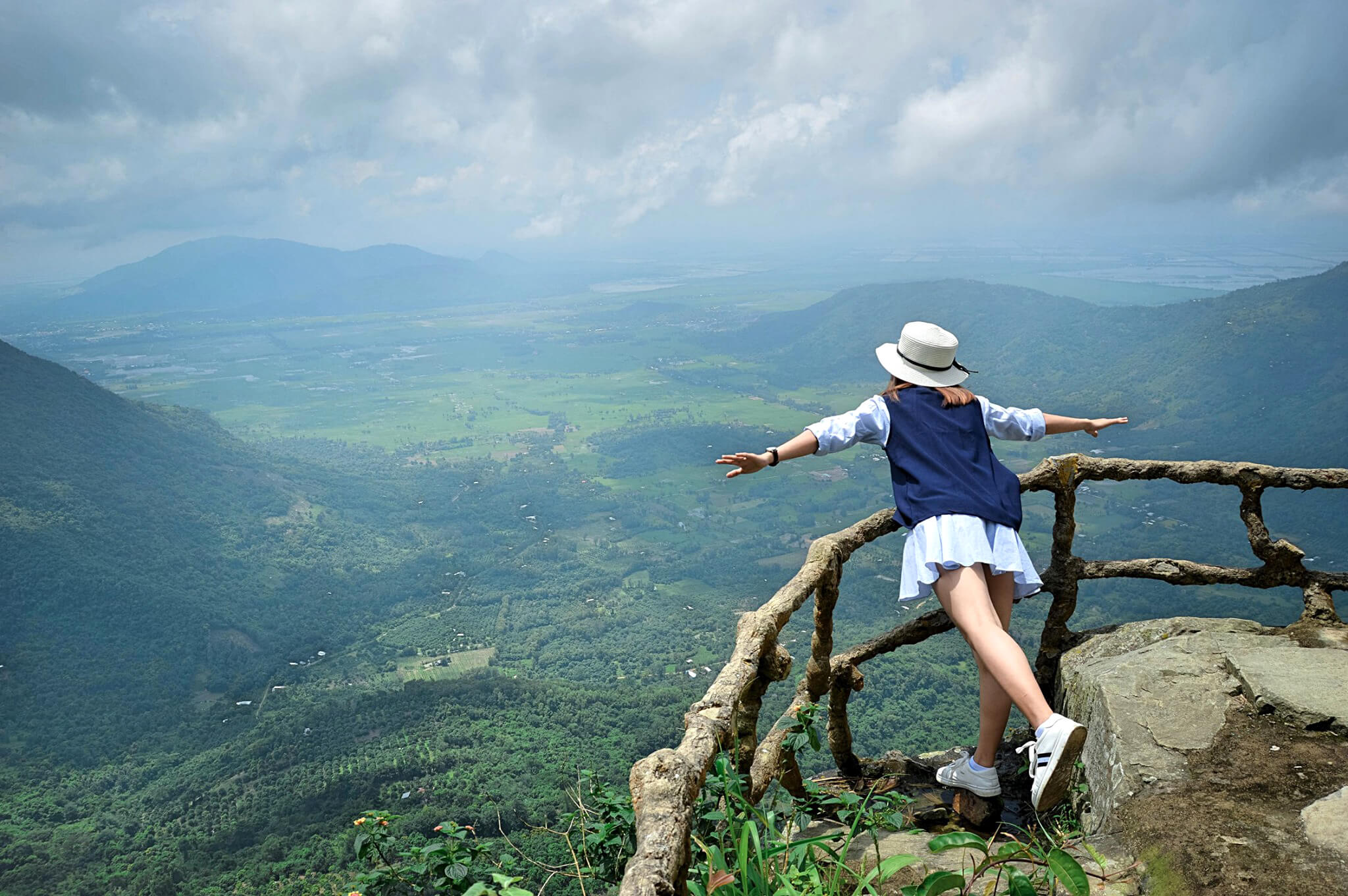 trekking tại núi Cấm