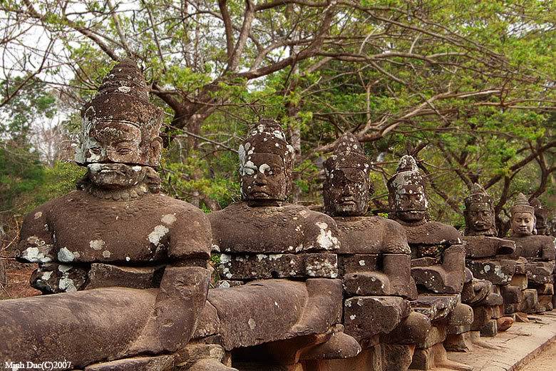 tuongda_angkorthom1.jpg