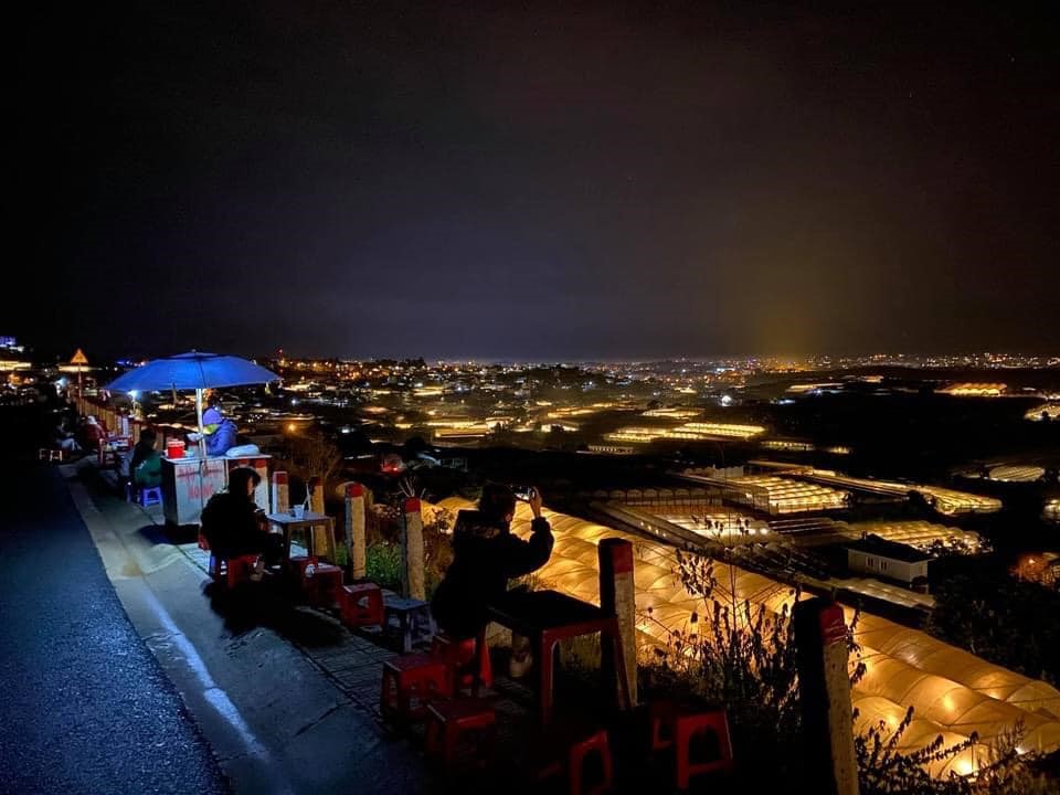 xóm lèo về đêm