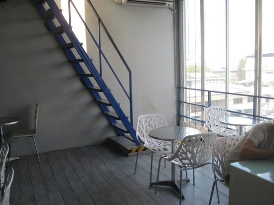 etzzz-hostel.jpg