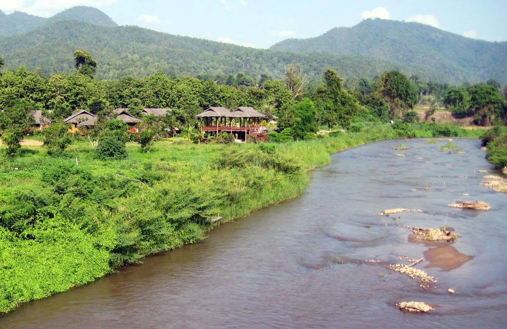 huts-on-the-pai-river_zps899eba2d.jpg