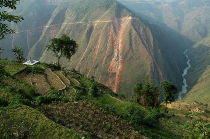 CotmocoLungCu-HaGiang.jpg