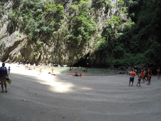 morakot-cave-emerald.jpg