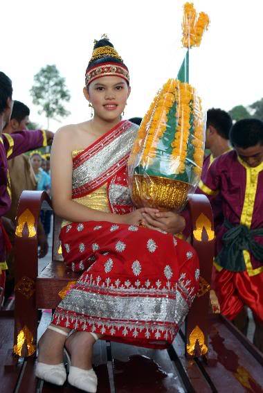 thieunuLao5.jpg