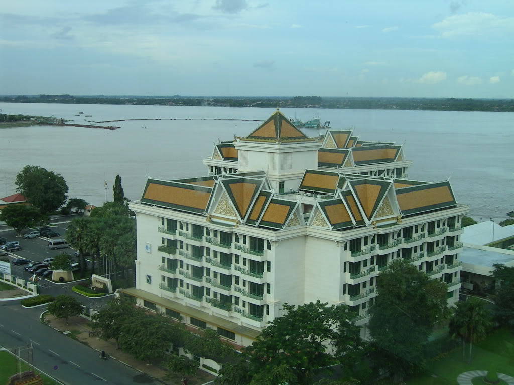 PHNOMPENHNHINTULANDSCAPE1.jpg