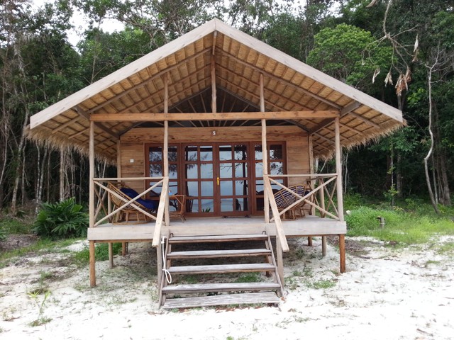 Bugallow-Saracen-dao-Koh-Rong-Samloem.jpg