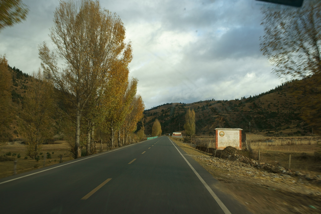 32879953164_637ff01e96_b.jpg