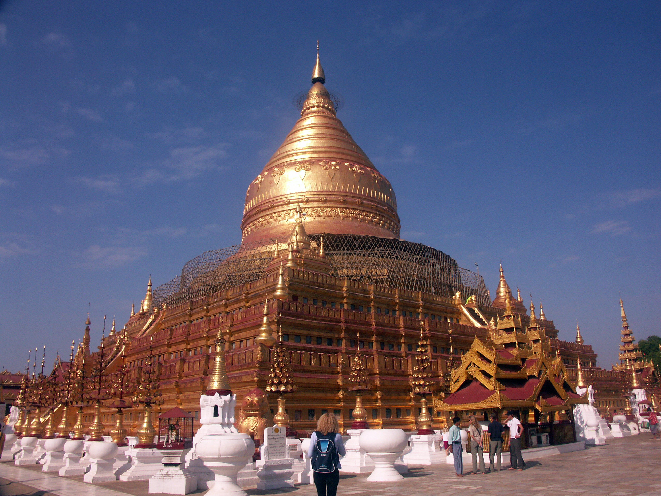Shwezigon_Pagoda.jpg