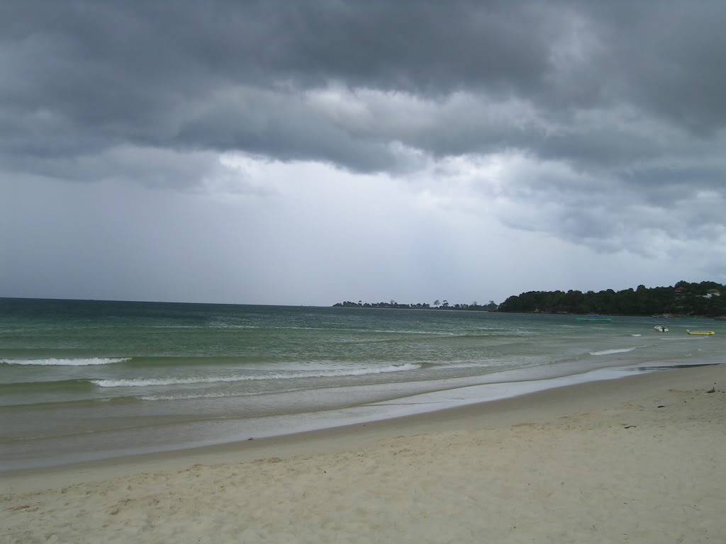 SIHANOUKVILLERAINNING.jpg