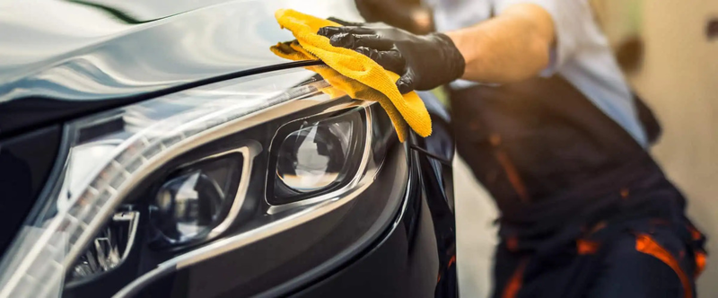 Có rất nhiều yếu tố ảnh hưởng trực tiếp đến mức giá đánh bóng đèn xe ô tô