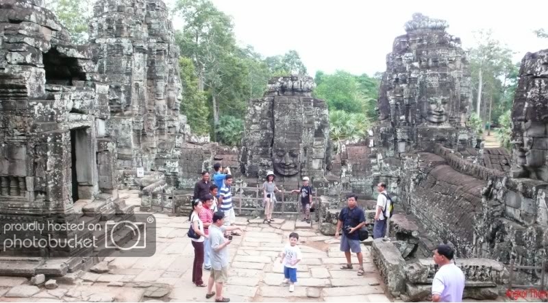AngkorThomhoasen800x600.jpg