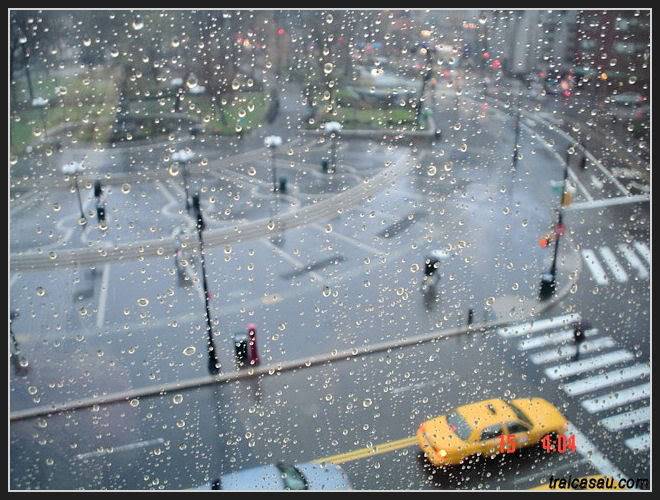 RainingUnionSquare2.jpg