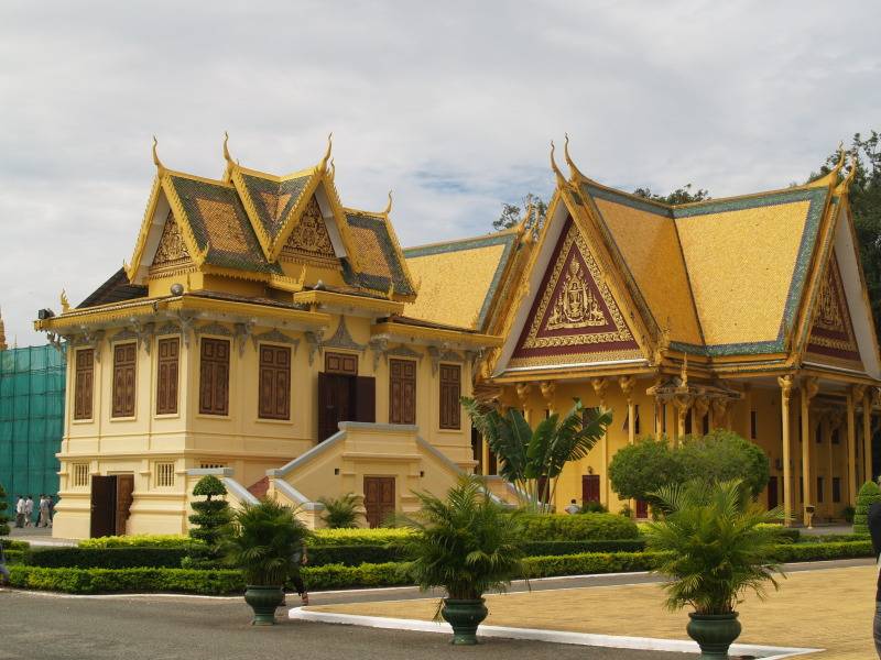 nhahatmattrang.jpg