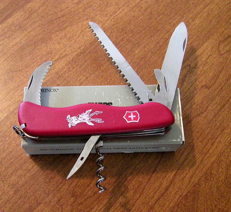 1330166028_V-53641-Victorinox-Hunter-Lockblade.jpg