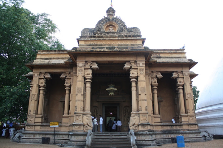 Kelaniya%20temple.jpg