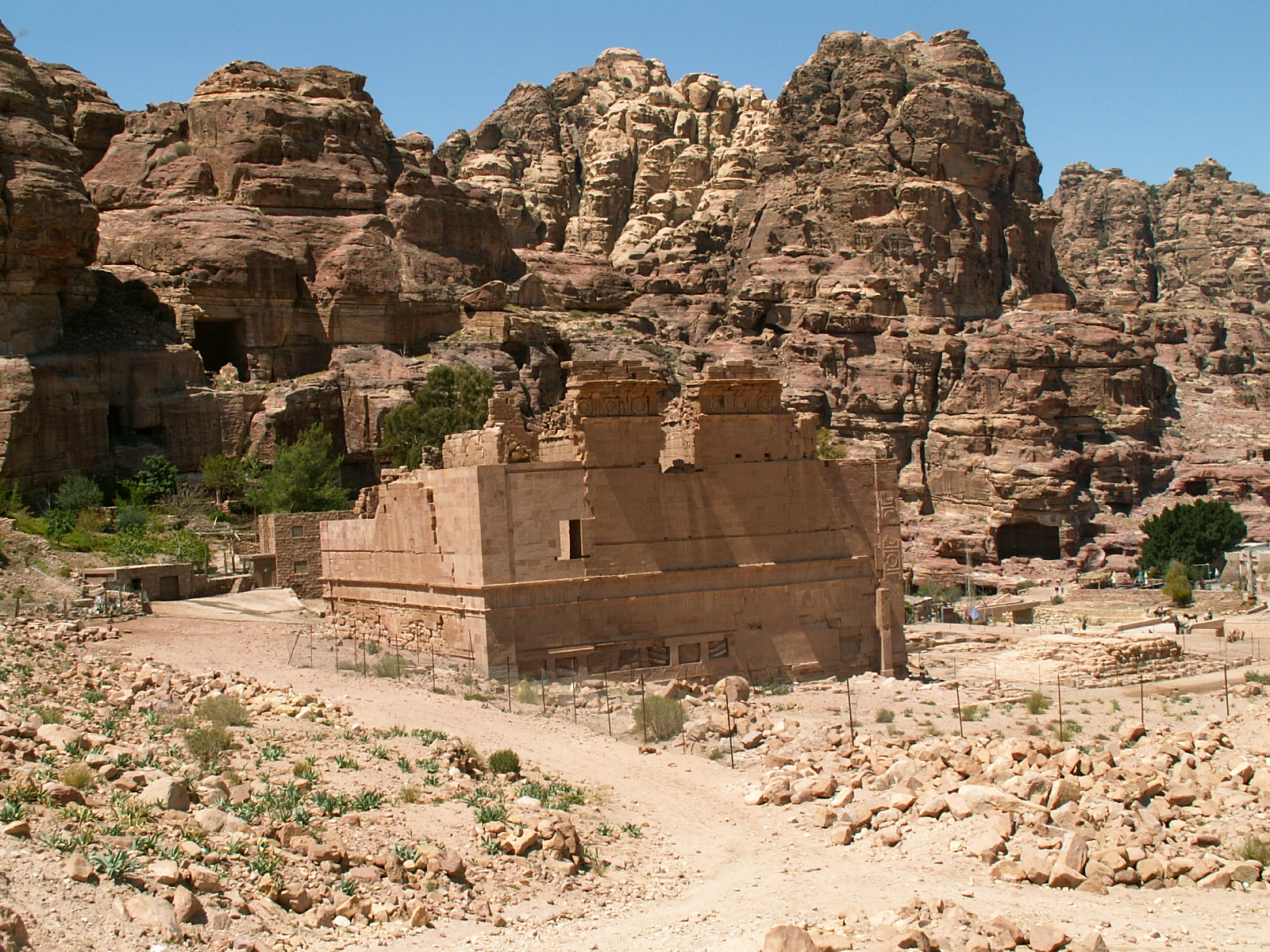 Qasr+al+bint+1.jpg