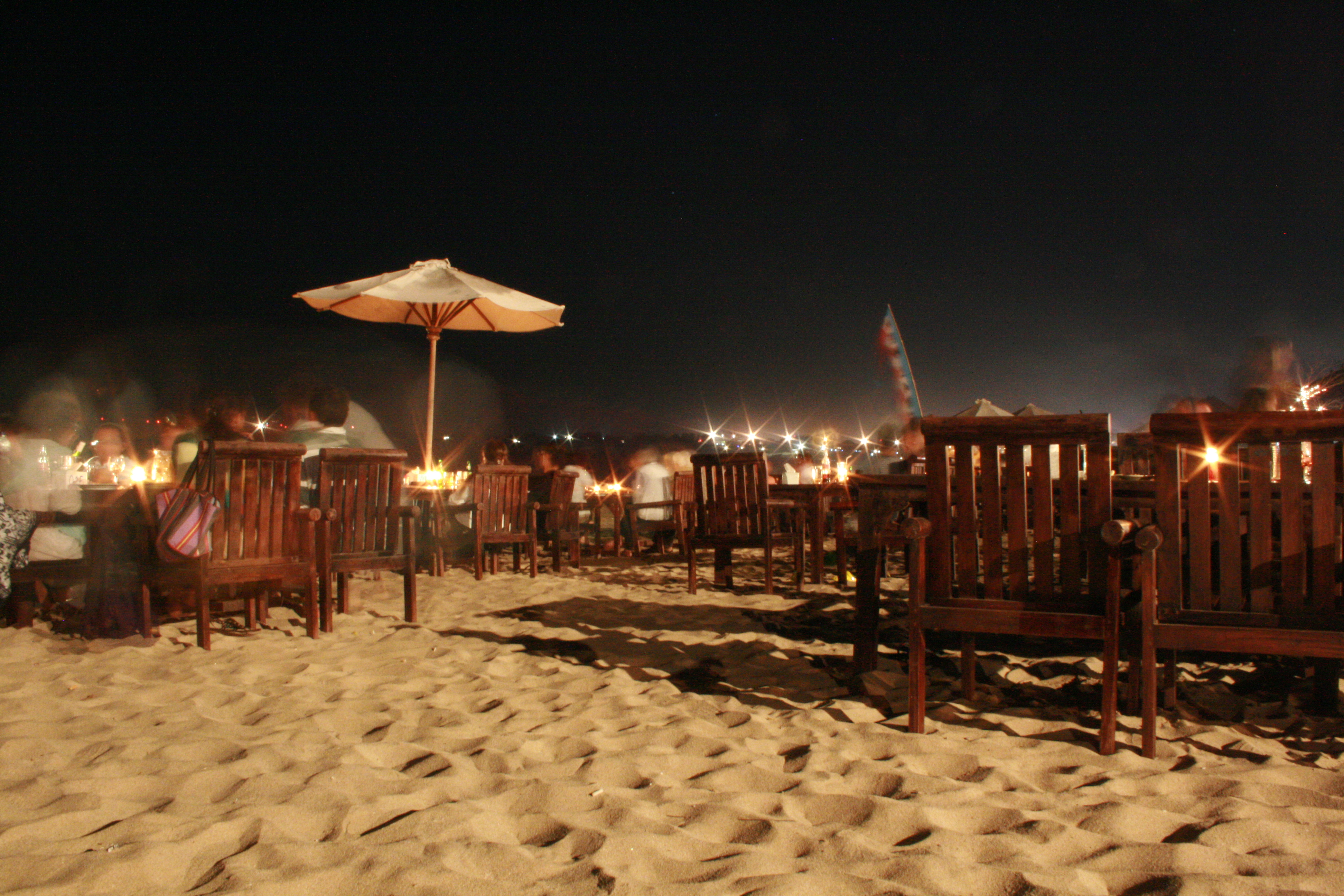 Night_time_at_Jimbaran.jpg