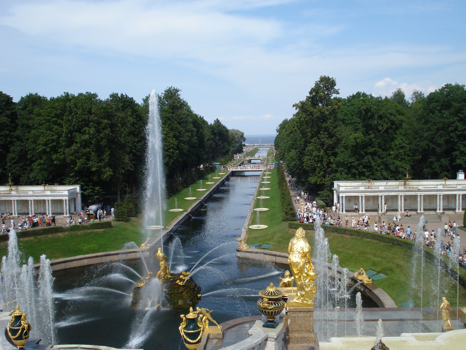 Petergof_canal.JPG