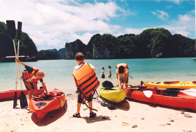 halong_family.jpg