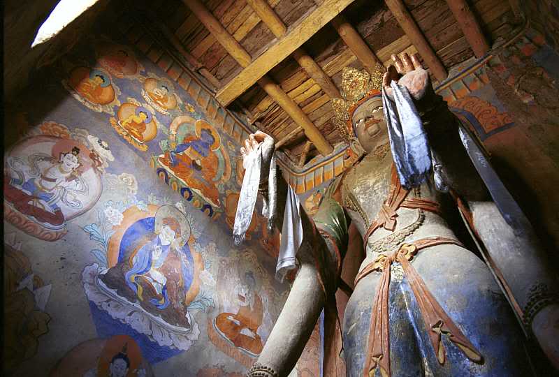 alchi_statue.jpg